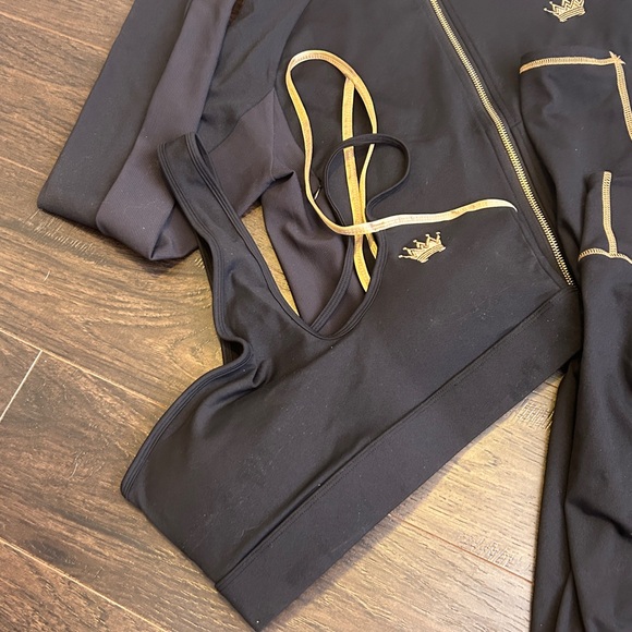 Activewear Set - Picture 3 of 8